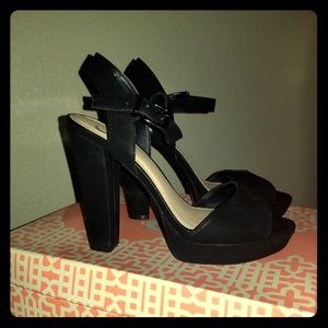 SOLD ✔Gianni Bini Heels